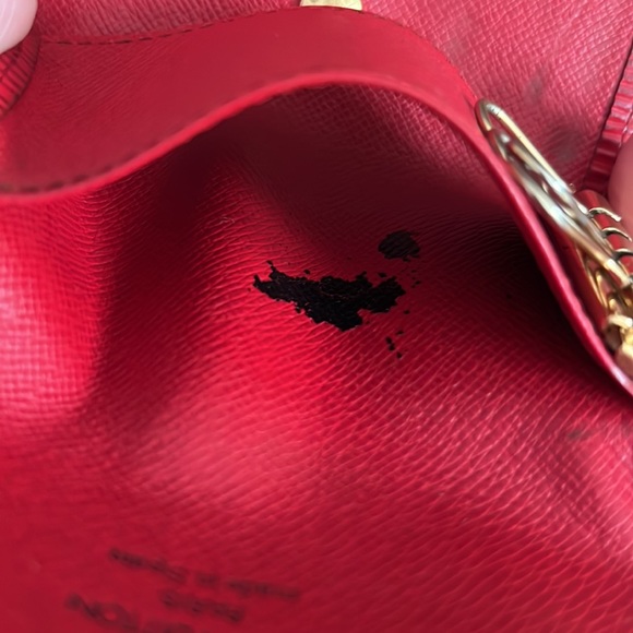 Louis Vuitton Epi Red 4 keychain. Date Code CA1917 - Picture 13 of 13